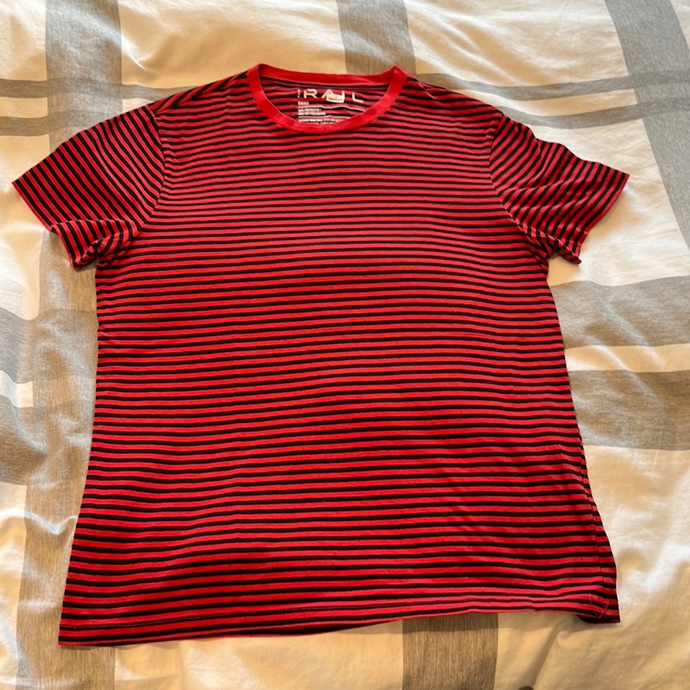 Black and red THE RAIL T-shirt